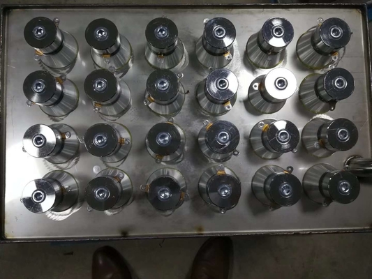 La vibración oscilante de la CA 220V platea 28KHZ la placa de acero inoxidable de la frecuencia 2m m densamente